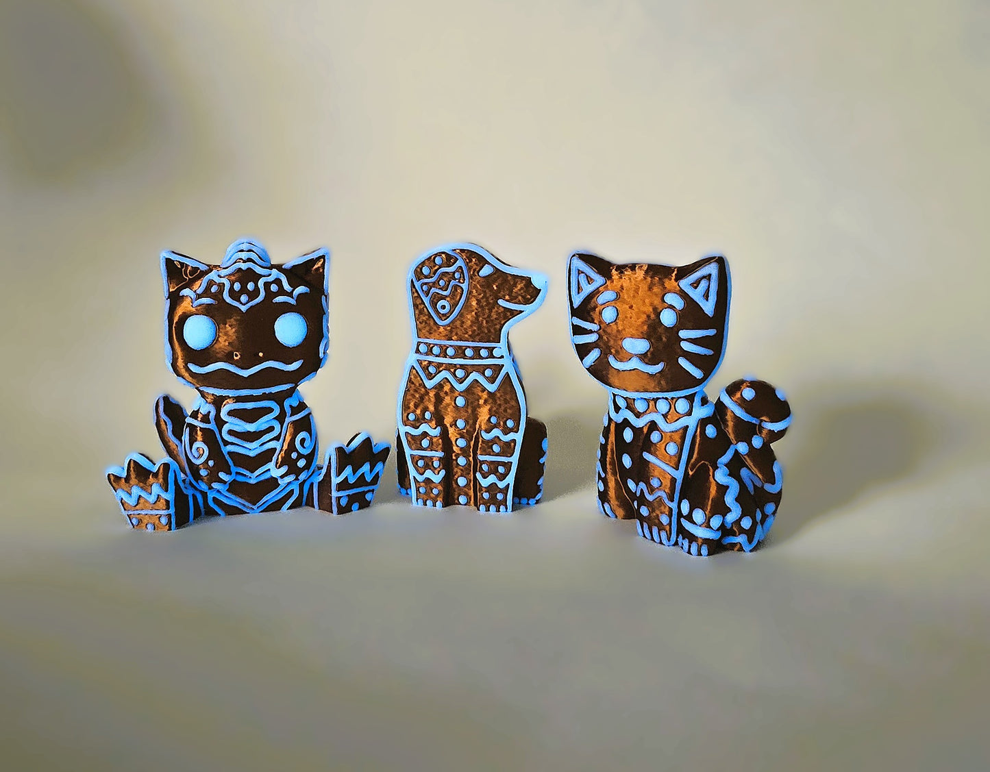 Glow-in-the-Dark Gingerbread Figurines – Cat, Dog, Dragon Styles | Bronze with White & Blue Glow Icing for Christmas decor